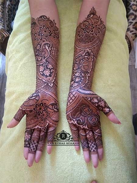 Dotted finger mehndi design