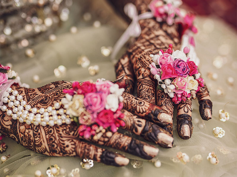 trendy bridal mehndi designs, popular bridal mehndi designs, trendy designs for bridal mehndi, trendy mehndi designs for brides, bridal mehndi designer