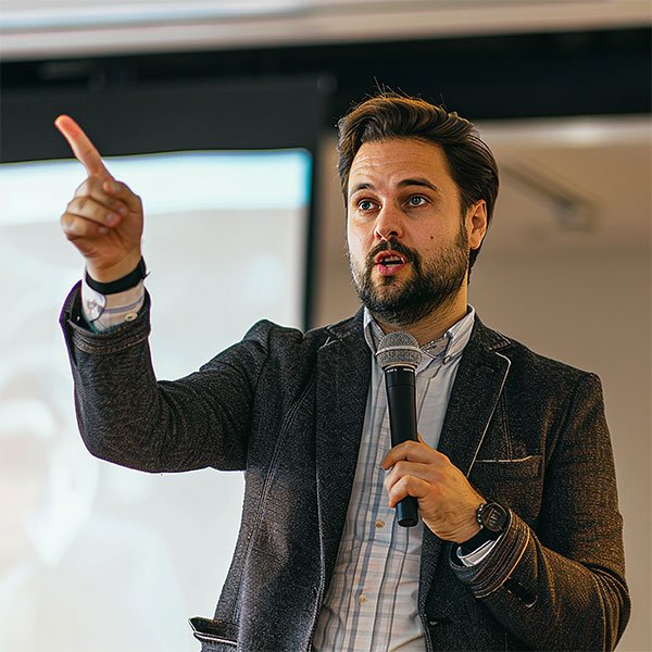 public-speaking-skills-for-business-leader